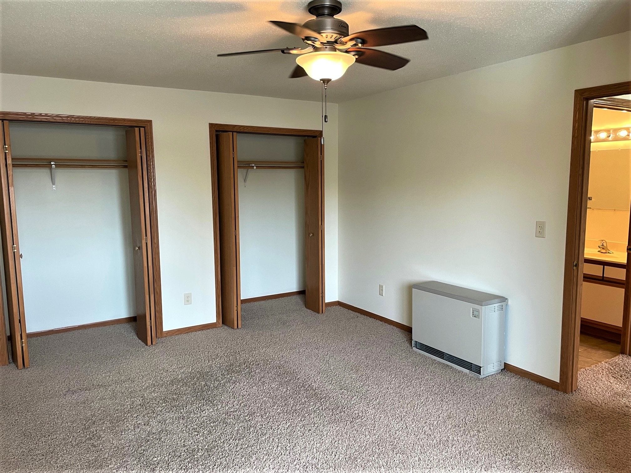 2 & 3 Bedroon Located located in Holmen Wi and is comfortable.  Has detached garages and additional off street parking,laundry snow removal and lawn care.