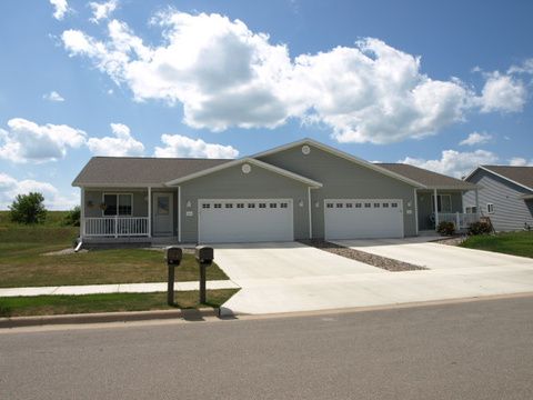 Our twin Homes are very nice and are conveniently located near shopping and entertainment,  Cutting grass and removing snow from driveway is the renters respons