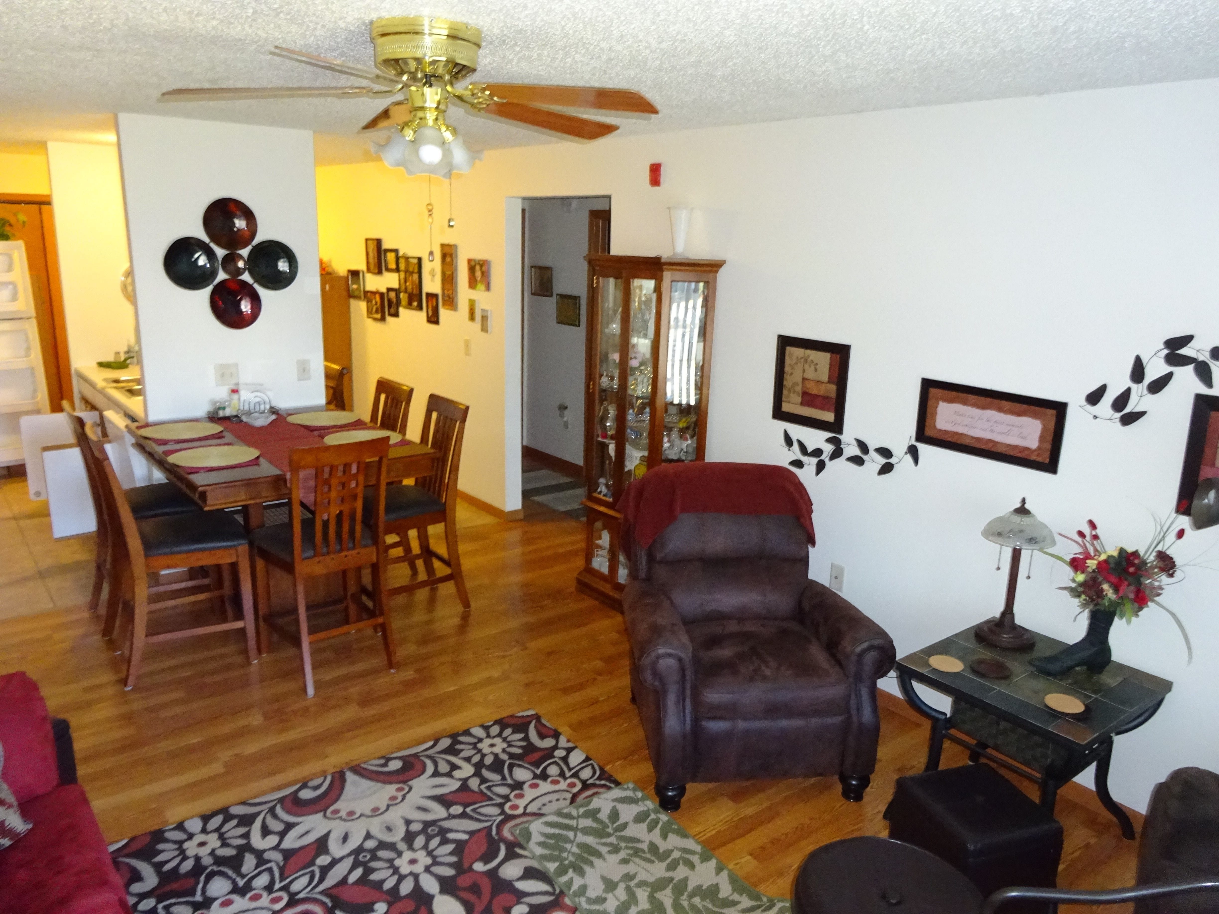 this rental has 2 and 3 bedroom apartment rentals and a variety if floor plans. 